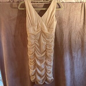 Cream colored dress w bow on the back 🎀